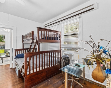 2509 Whitney Street - Photo Thumbnail 6
