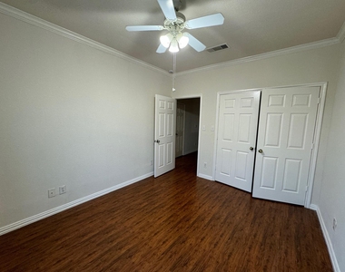 9400 Bellaire Boulevard - Photo Thumbnail 13