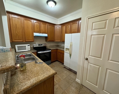 9400 Bellaire Boulevard - Photo Thumbnail 5