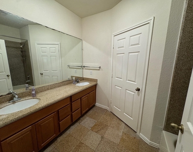 9400 Bellaire Boulevard - Photo Thumbnail 8