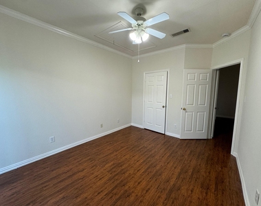 9400 Bellaire Boulevard - Photo Thumbnail 11
