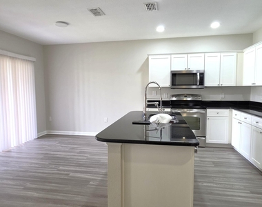 1390 Lara Circle - Photo Thumbnail 4