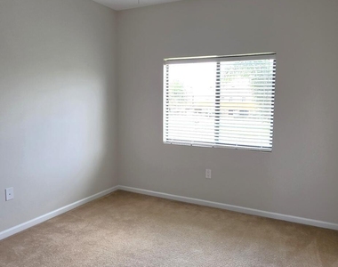 1390 Lara Circle - Photo Thumbnail 13