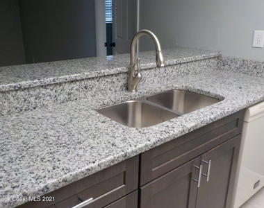1617 Ne Sunny Brook Lane Ne - Photo Thumbnail 3