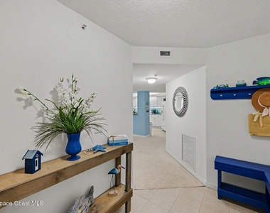 8924 Puerto Del Rio Drive - Photo Thumbnail 3