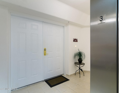 8924 Puerto Del Rio Drive - Photo Thumbnail 2