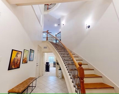 404 W 16th Street - Photo Thumbnail 2