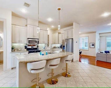 404 W 16th Street - Photo Thumbnail 15
