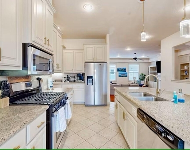 404 W 16th Street - Photo Thumbnail 6