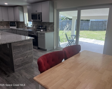 402 Amherst Avenue - Photo Thumbnail 9