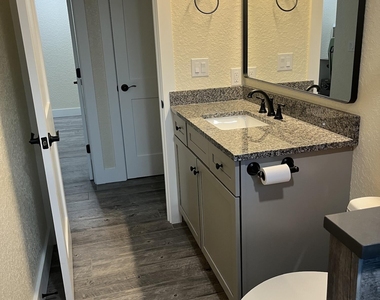 402 Amherst Avenue - Photo Thumbnail 20