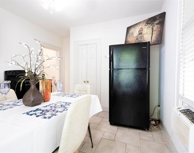 2509 Whitney Street - Photo Thumbnail 5