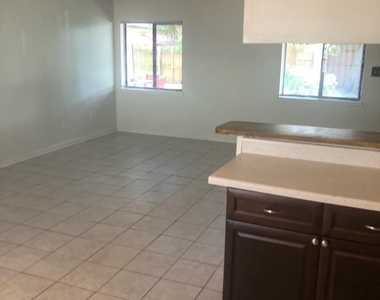 210 Pierce Avenue - Photo Thumbnail 4