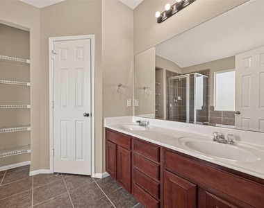 26339 Richwood Oaks Drive - Photo Thumbnail 19