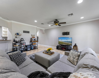 1795 Noel Place - Photo Thumbnail 3