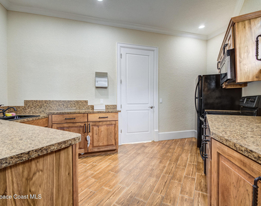 1795 Noel Place - Photo Thumbnail 40