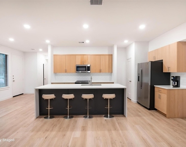 2515 Appian Way - Photo Thumbnail 1