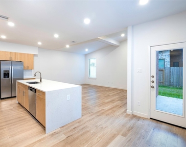 2515 Appian Way - Photo Thumbnail 8