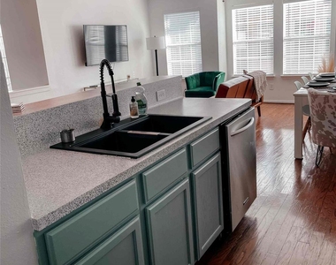 1308 Andrews Street - Photo Thumbnail 5