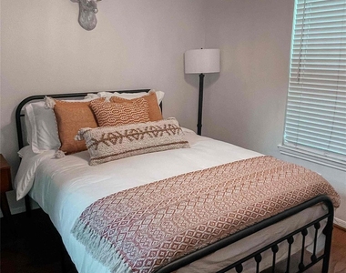 1308 Andrews Street - Photo Thumbnail 11