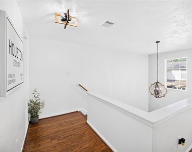 1308 Andrews Street - Photo Thumbnail 3