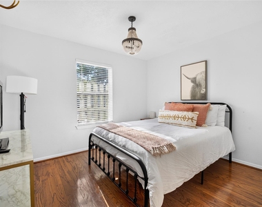 1308 Andrews Street - Photo Thumbnail 12