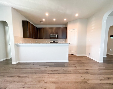 6515 James Michael Drive - Photo Thumbnail 4