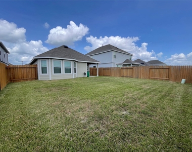 6515 James Michael Drive - Photo Thumbnail 14