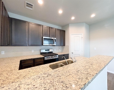 6515 James Michael Drive - Photo Thumbnail 6