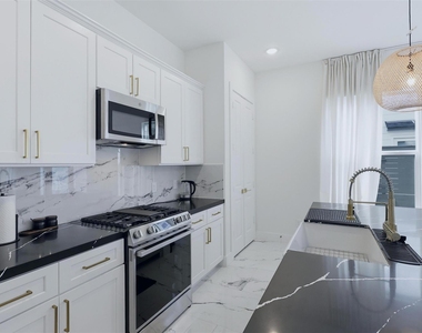 6559 Sealey Street - Photo Thumbnail 5