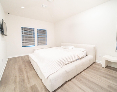 14815 Silent Gulf Avenue - Photo Thumbnail 9