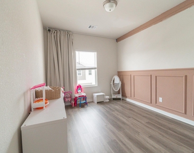 14815 Silent Gulf Avenue - Photo Thumbnail 12