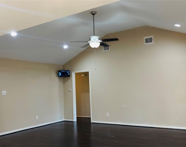11407 Hazen Street - Photo Thumbnail 17