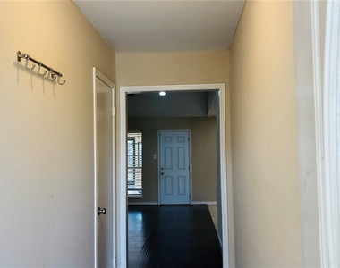 11407 Hazen Street - Photo Thumbnail 13