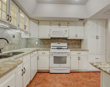 2253 Triway Lane - Photo Thumbnail 6