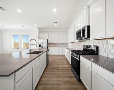 2515 Olivine Stone Drive - Photo Thumbnail 6