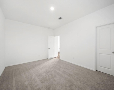 2515 Olivine Stone Drive - Photo Thumbnail 21