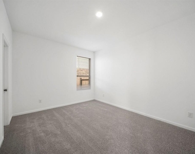 2515 Olivine Stone Drive - Photo Thumbnail 20