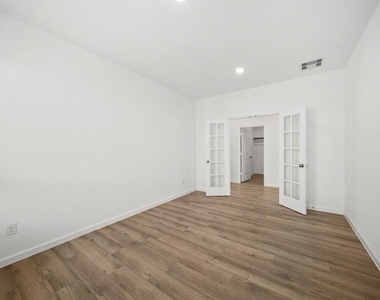 2515 Olivine Stone Drive - Photo Thumbnail 10