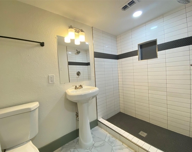 2305 55th Street - Photo Thumbnail 4