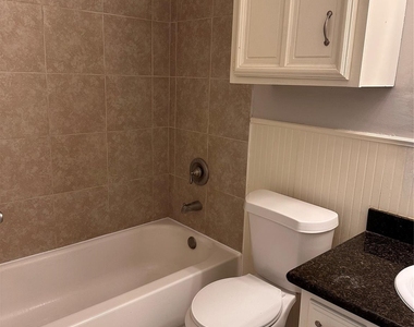 3323 Brookdale Drive Drive - Photo Thumbnail 7