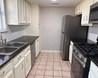 3323 Brookdale Drive Drive - Photo Thumbnail 3