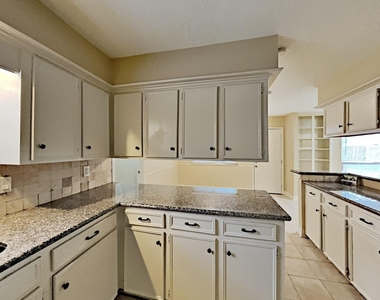 16395 Havenpark Drive - Photo Thumbnail 5