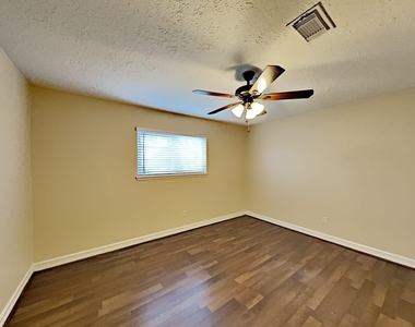 16395 Havenpark Drive - Photo Thumbnail 13