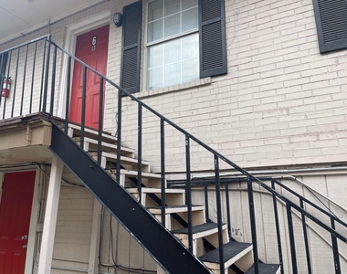 4310 Mount Vernon Street - Photo Thumbnail 3