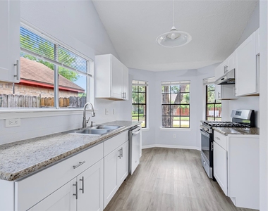 2527 Silver Trumpet Drive - Photo Thumbnail 9