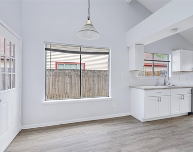 2527 Silver Trumpet Drive - Photo Thumbnail 8