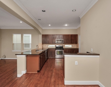1137 W 24th Street - Photo Thumbnail 22