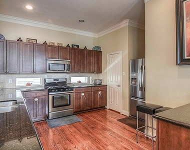 1137 W 24th Street - Photo Thumbnail 8