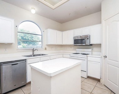 5214 Mountain Forest Drive - Photo Thumbnail 3